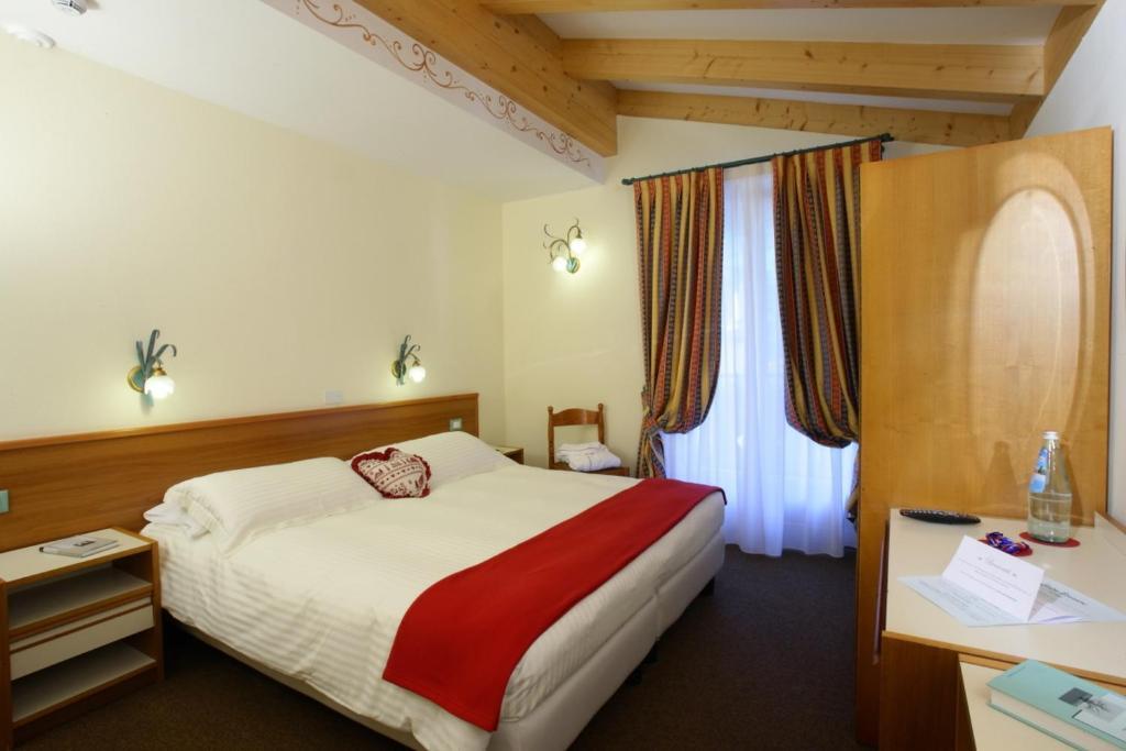Hotel Des Alpes Molveno Room photo